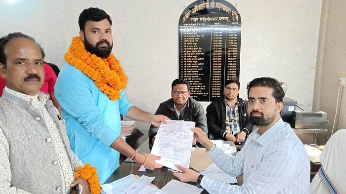 सूर्य मंदिर में माथा टेकने के बाद हजारों समर्थकों के साथ अभिषेक सिंह ने किया नामांकन दाखिल