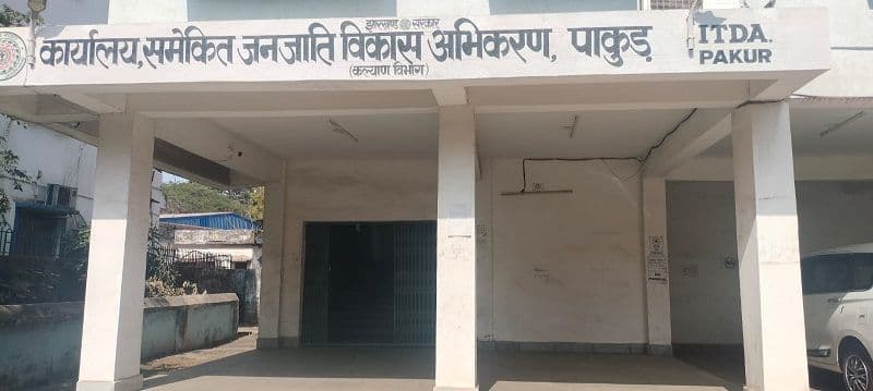 कल्याण विभाग में हुए 12 करोड़ का फर्जीवाड़ा कर निकासी मामले में सीआईडी एसपी जांच करने पहुंचे, कल्याण, बैंक अधिकारी से की पूछताछ 