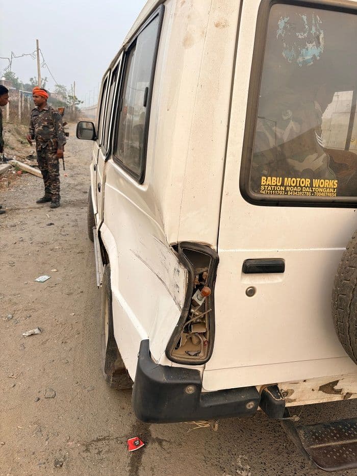 बालू तस्कर ने खनन निरीक्षक पर ट्रैक्टर से किया जानलेवा हमला, अधिकारी बाल-बाल बचे