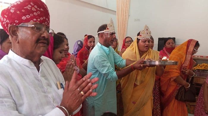 चल जैन मंदिर प्रतिष्ठा महोत्सव में हुआ अठारह अभिषेक महापूजन