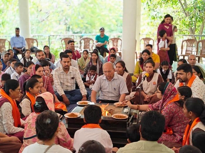 डीएवी नंदराज में नन्हें कदमों की पहली उड़ान, यज्ञ के साथ शिशु वर्ग का स्वागत