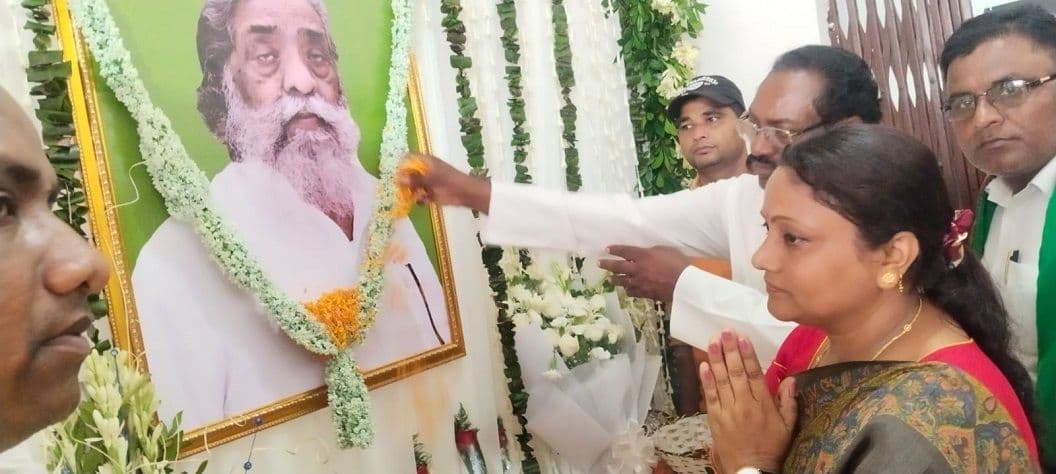गुरुजी को श्रद्धांजलि देने जिप अध्यक्षा जुली नेमरा पहुंची, सीएम से किया मुलाकात 