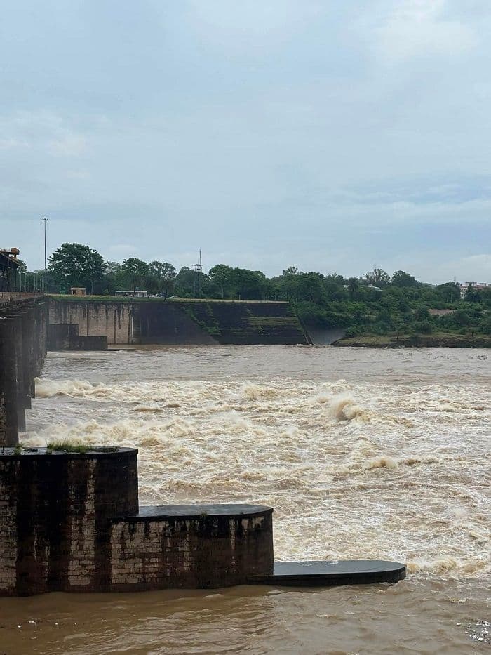 सुवर्णरेखा में उफान, गालूडीह बराज के छह गेट खुले; निचले इलाकों में बढ़ी चिंता