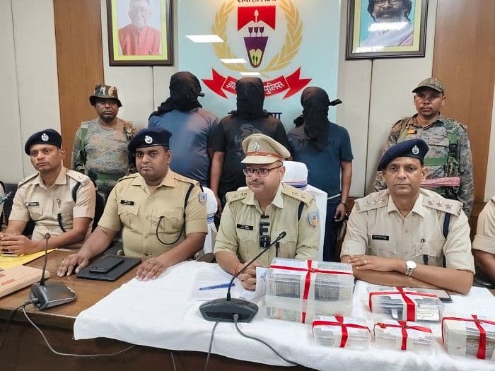 हजारीबाग बैंक लूट: यूपी एसटीएफ के साथ संयुक्त कार्रवाई में 3 गिरफ्तार, सोना और नकदी बरामद