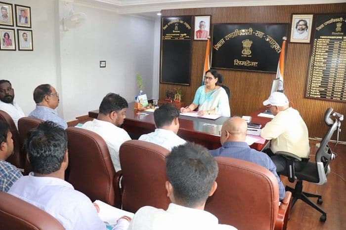 उपायुक्त ने जनता दरबार में सुनी ग्रामीणों की समस्याएं, त्वरित निष्पादन के दिए निर्देश