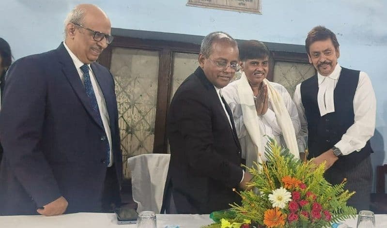भावुक माहौल में दी गई कुटुंब न्यायालय के प्रधान न्यायाधीश धनंजय प्रसाद को विदाई
