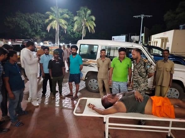 गैंगस्टर अमरनाथ सिंह की बासुकीनाथ मंदिर के बाहर अपराधियो ने गोली मारकर हत्या कर दी 