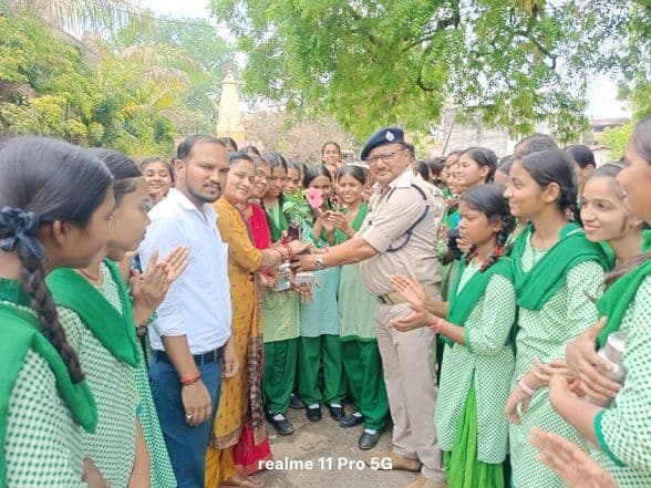 किशोरियों को आत्मनिर्भर और जागरूक बनाने की दिशा में मेदिनीनगर टाउन थाना का सराहनीय प्रयास