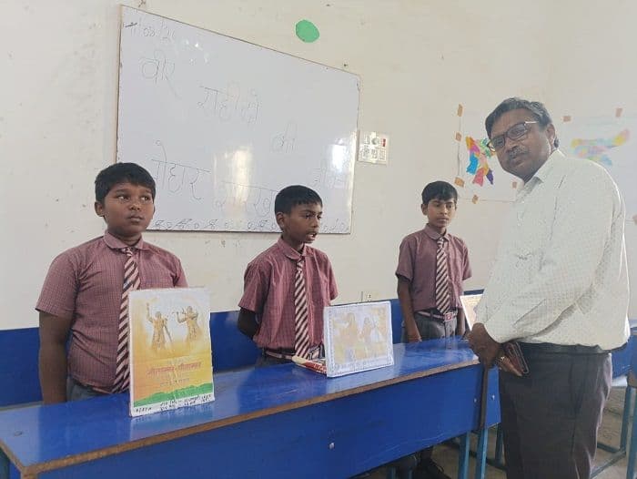 ज्ञानदीप इंग्लिश मीडियम स्कूल कुटमू में झारखंड के शहीदों की जीवन प्रदर्शनी आयोजित