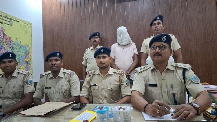 ईशाकपुर में पुलिस की बड़ी कार्रवाई, 36 पुड़िया ब्राउन शुगर के साथ एक आरोपी गिरफ्तार