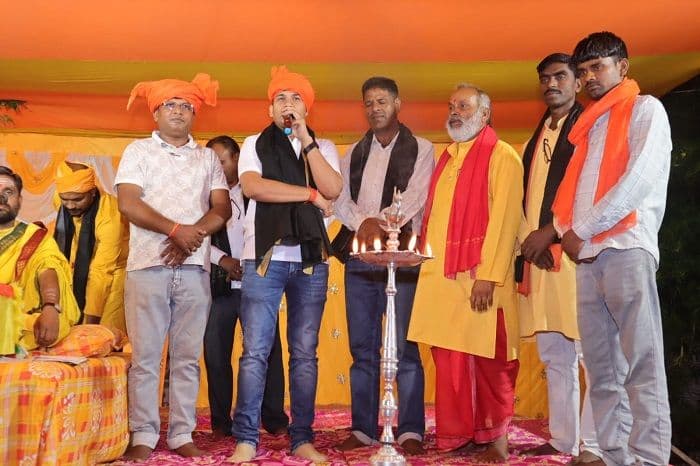 चौपारण थाना प्रभारी ने प्रवचन मंच का उद्घाटन किया 