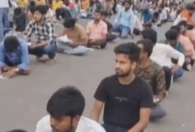 परीक्षा केंद्र में बदला सहरसा एयरपोर्ट का रनवे
