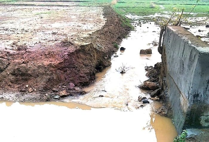 धनरोपनी से पहले किसानों पर टूटी आफत, टूटा सोनपुरवा माइनर नहर