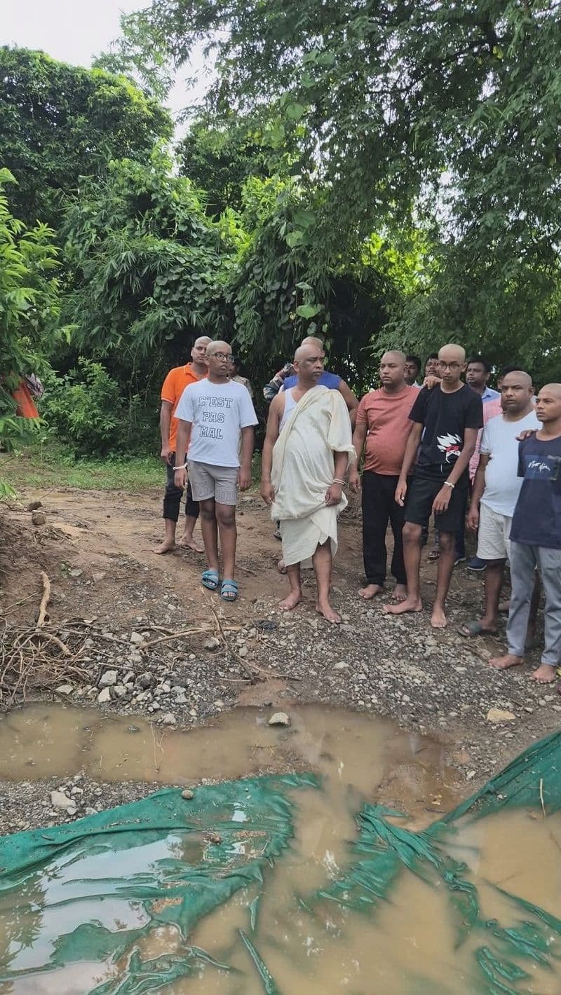 झारखंड के मुख्यमंत्री ने दशकर्म की परंपरा का किया निर्वहन, मुंडवाया सिर
