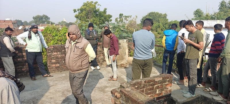 पत्नी और पिता को गोली मारकर खुद को मारी गोली