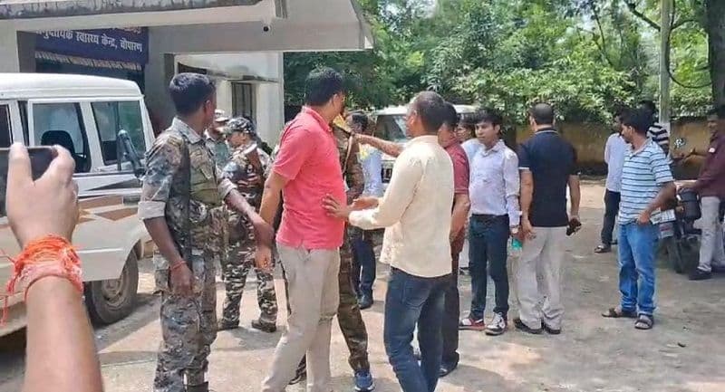 रिश्वत लेते सीएचसी प्रभारी गिरफ्तार