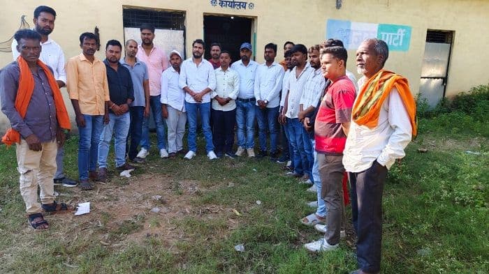 आजसू की सभी प्रखंड कमेटियां भंग, टोरी रेल ओवरब्रिज के लिए 28 अक्टूबर को मालवाहक ट्रेनों का चक्का जाम