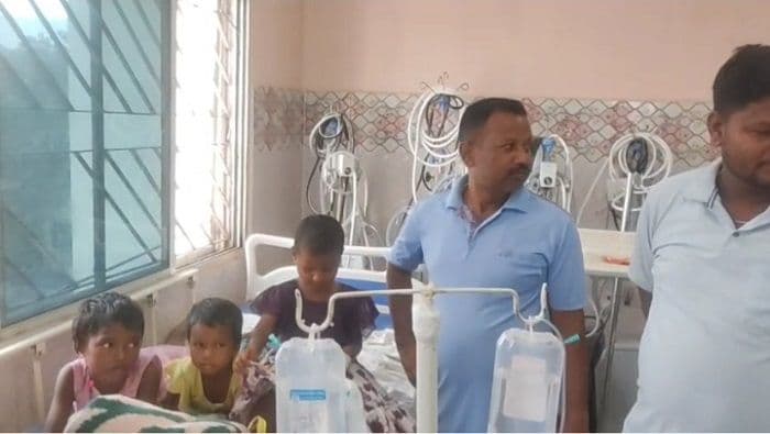 लातेहार: चाऊमिन खाने से 35 बच्चे हुए बीमार