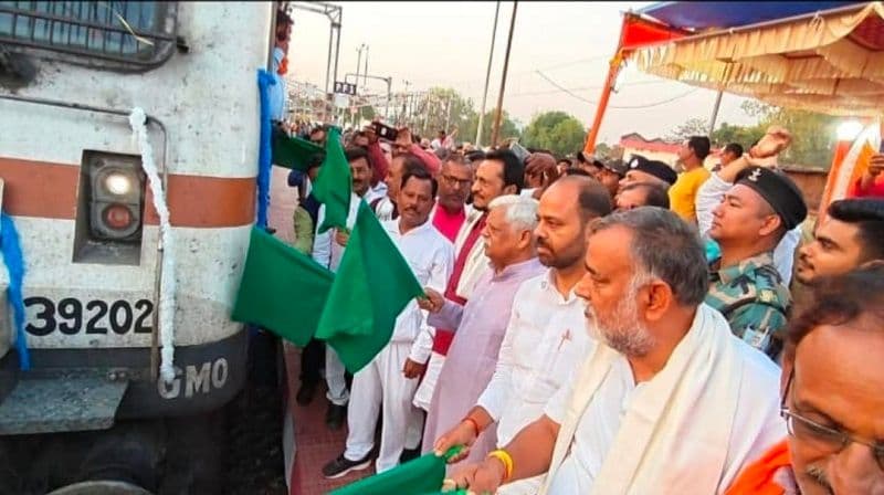 डालटनगंज से धनबाद-लोकमान्य तिलक टर्मिनस एक्सप्रेस का शुभारंभ