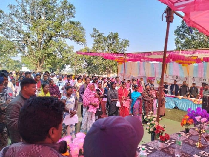 जारी प्रखंड के जरडा पंचायत में आपकी योजना–आपकी सरकार–आपके द्वार कार्यक्रम का आयोजन, ग्रामीणों ने लिया योजनाओं का लाभ