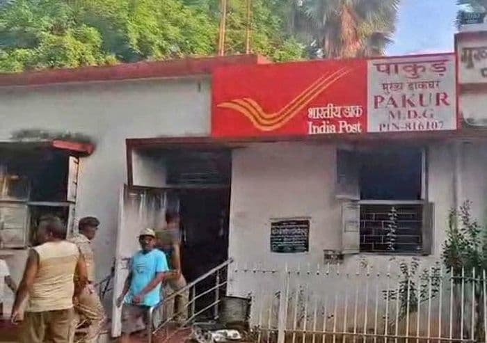 शॉट सर्किट से डाकघर में लगी भीषण आग, कंप्यूटर-सर्वर समेत कई उपकरण जलकर राख