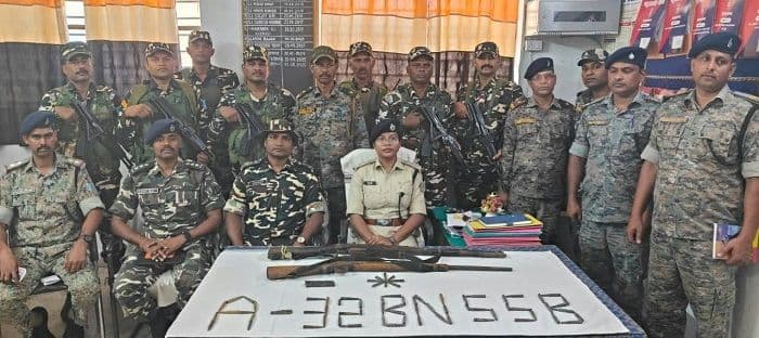 लातेहार में SSB-पुलिस का बड़ा शिकंजा, जंगल से राइफल-कारतूस और IED सामग्री का जखीरा बरामद