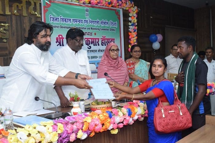 दिशा की बैठक में सांसद ने सभी विभाग के अधिकारियों को गंभीर होकर काम करने का दिया निर्देश