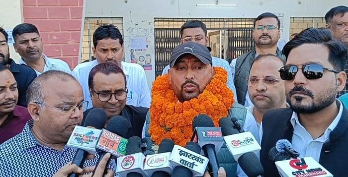 नवीन गुप्ता उर्फ लाल बाबू वार्ड 29 से निर्विरोध निर्वाचित, बधाईयों का लगा तांता 