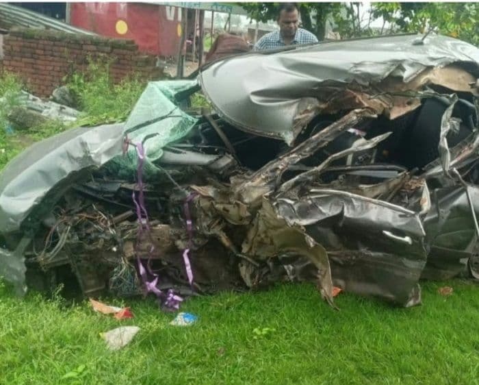 सड़क हादसे में पिता-पुत्र सहित तीन की मौत, दो महिलाएं गंभीर