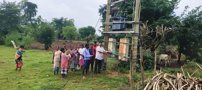 लिट्टीपाड़ा विधायक हेमलाल मुर्मू  के पहल पर डांगापाड़ा गांव में बिजली बहाल