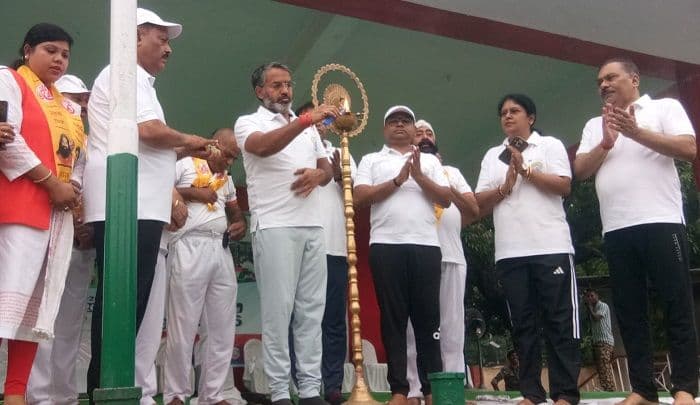 अंतर्राष्ट्रीय योग दिवस पर झंडा मैदान में योगाभ्यास कार्यक्रम आयोजित 