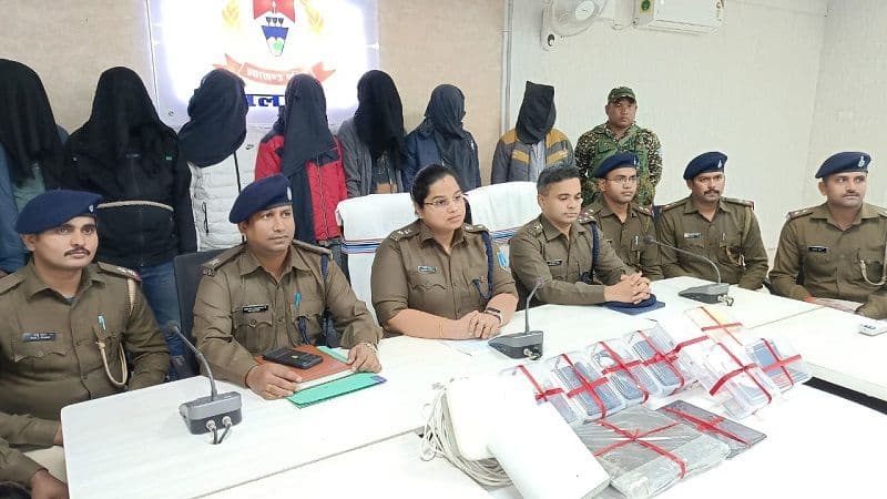 पलामू पुलिस को मिली बड़ी कामयाबी, छत्तीसगढ़ महादेव बेटिंग एप ऑनलाइन गेमिंग व सट्टा से ठगी के मामले का किया पर्दाफाश