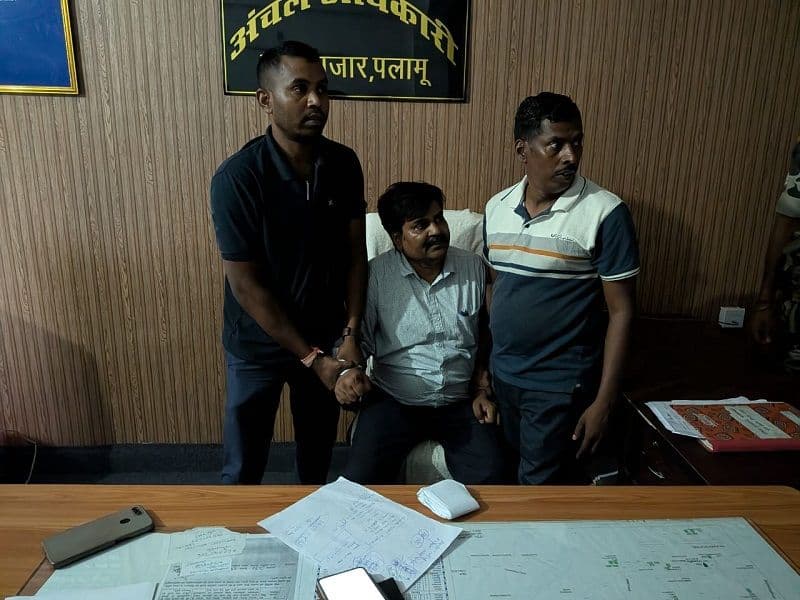 भ्रष्टाचार के खिलाफ पलामू प्रमंडलीय एसीबी की बड़ी कार्रवाई