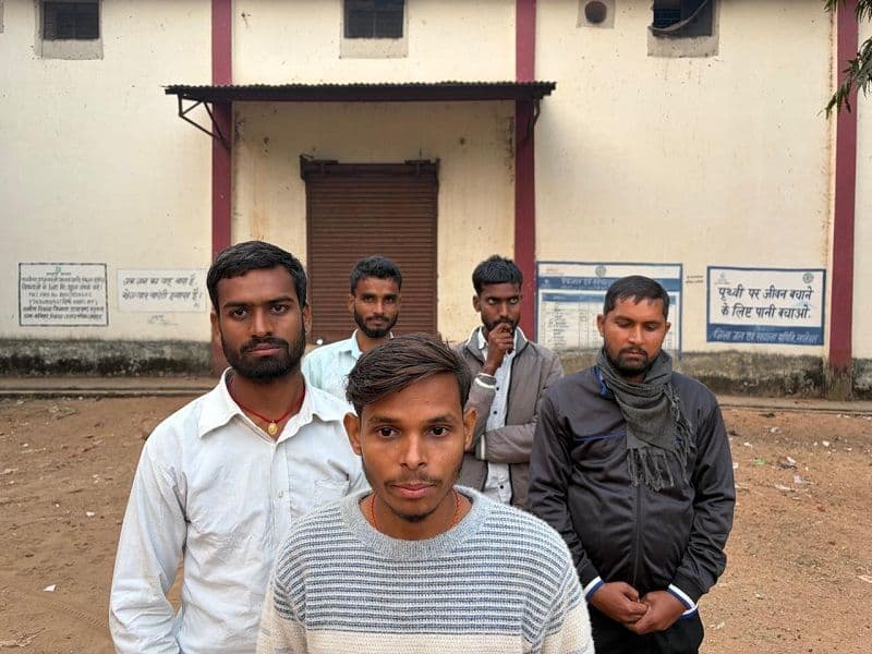 मनरेगा के दीदी बाड़ी योजना में मनरेगा कर्मियों की मिली भगत से बिचौलियों की बल्ले-बल्ले