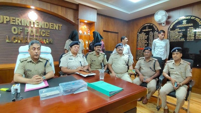 लोहरदगा पुलिस को बड़ी सफलता: शुभम साहू हत्याकांड, पेट्रोल पंप छिनतई प्रयास और ज्वेलर्स लूटकांड का 48 घंटे में खुलासा