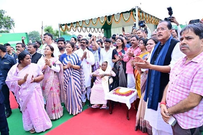 संघर्षों से ही खत्म होगा शोषण, आदिवासियों की एकता ही उनकी ताकत : मुख्यमंत्री