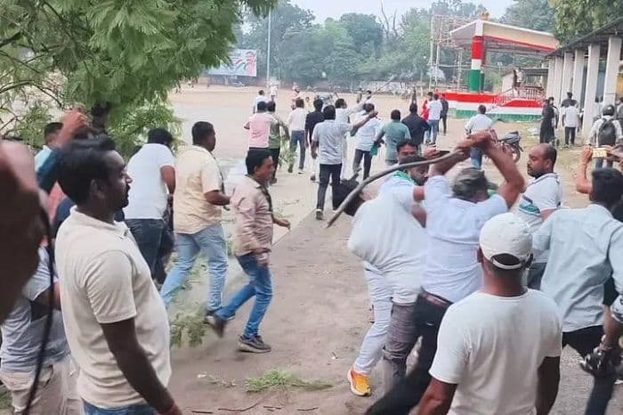 JPSC-JSSC रिफॉर्म्स मंच का मुख्यमंत्री पुतला दहन कार्यक्रम JMM कार्यकर्ताओं के विरोध से बाधित, पुलिस ने संभाला मोर्चा