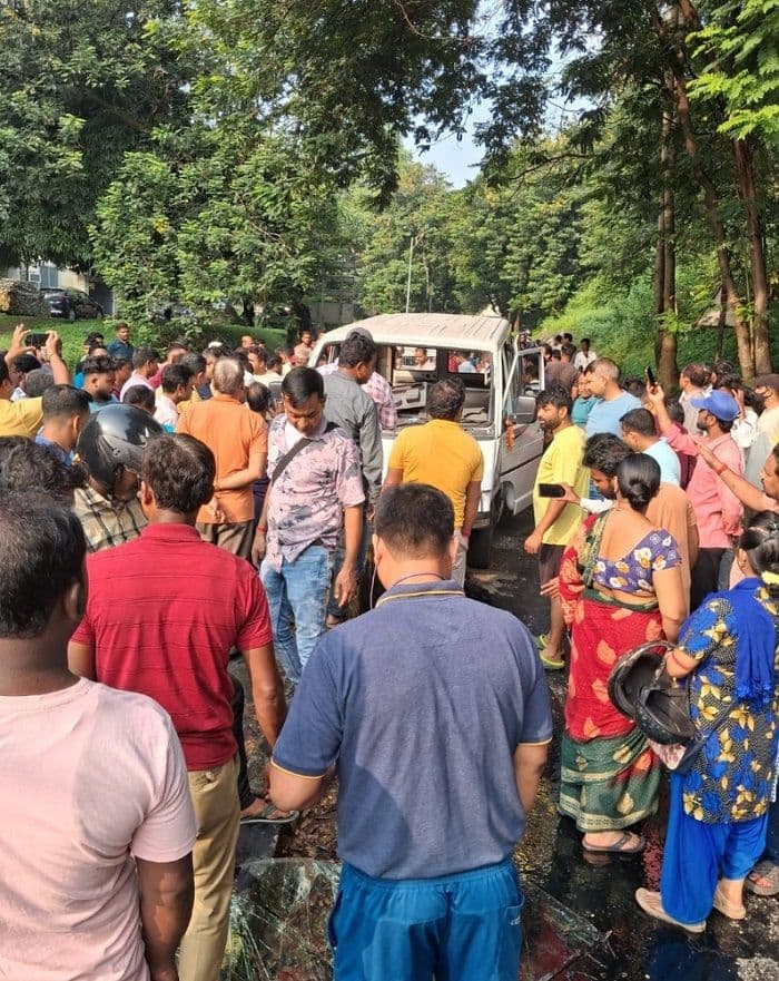 ब्रेक फेल होने से स्कूल वैन डिवाइडर पर चढ़ी, 10 छात्र घायल