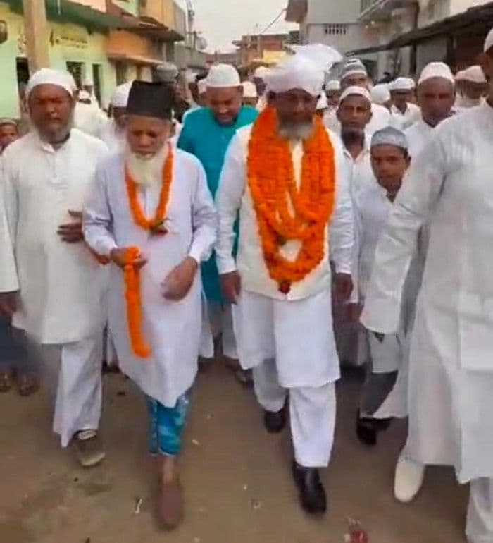 हज यात्रा पर रवाना हुए माशूक अंसारी व शमरून निशा, सैयदना मस्जिद में हुआ सम्मान समारोह