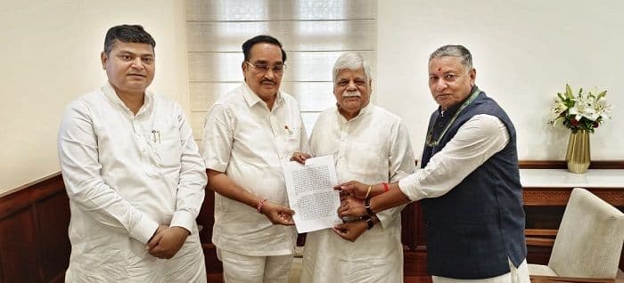 पलामू प्रमंडल  का चर्चित मंडल डैम के निर्माण कार्य को शुरू करने के लिए पलामू एवं चतरा के सांसद मिले विभागीय मंत्री से