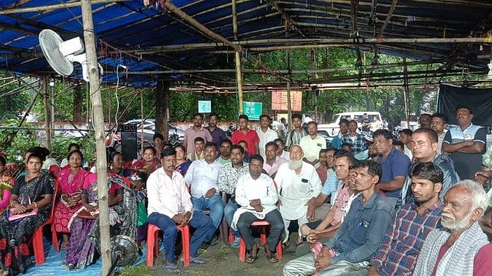 दुमका के काठीकुंड में ग्रामीणों ने बंद करायी कोयले की ढुलाई, कंपनी का जताया विरोध  