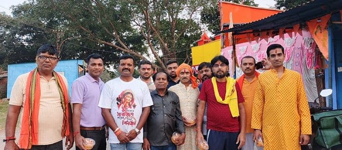 पूर्वी सिंहभूम सेंट्रल दुर्गा पूजा समिति के वरीय उपाध्यक्ष आशीष गुप्ता ने जादूगोड़ा और जमशेदपुर में किया दशमी महाभोग का वितरण 