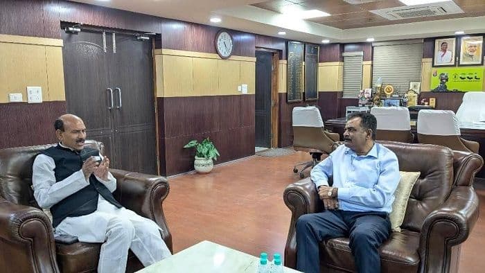 राष्ट्रीय कोलियरी मजदूर संघ के राष्ट्रीय अध्यक्ष केएन त्रिपाठी ने  सीसीएल के सीएमडी नीलेंदू सिंह से की मुलाकात