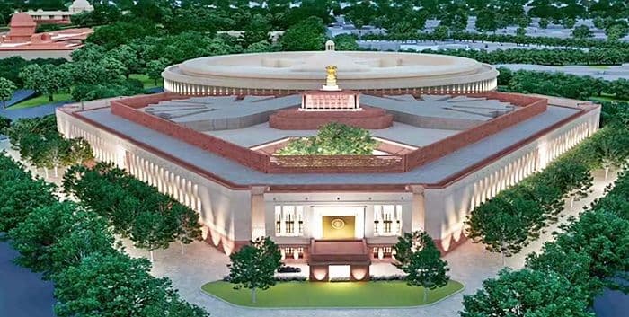 संसद भवन की सुरक्षा में एक बार फिर सेंध लगी, पेड़ के सहारे दीवार फांदकर अंदर घुसा युवक