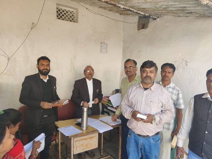 लोहरदगा बार में चुनावी माहौल गर्म, मनोज कुमार चौबे के समर्थन में अधिवक्ताओं का शक्ति प्रदर्शन