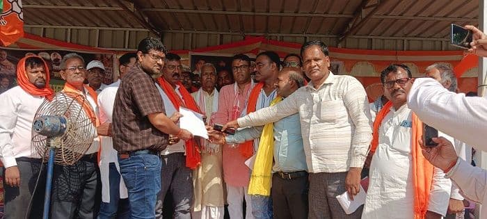 किसानों की समस्याओं को लेकर भाजपा का धरना, 12 सूत्री मांग पत्र सौंपा