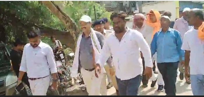 बागबेड़ा में रेलवे अतिक्रमण हटाने पर बवाल, वरिष्ठ अभियंता घायल, कार्रवाई स्थगित