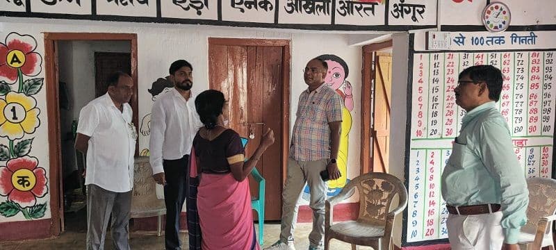 अपर समाहर्ता शशिंद्र कुमार बड़ाईक ने चैनपुर में किया औचक निरीक्षण