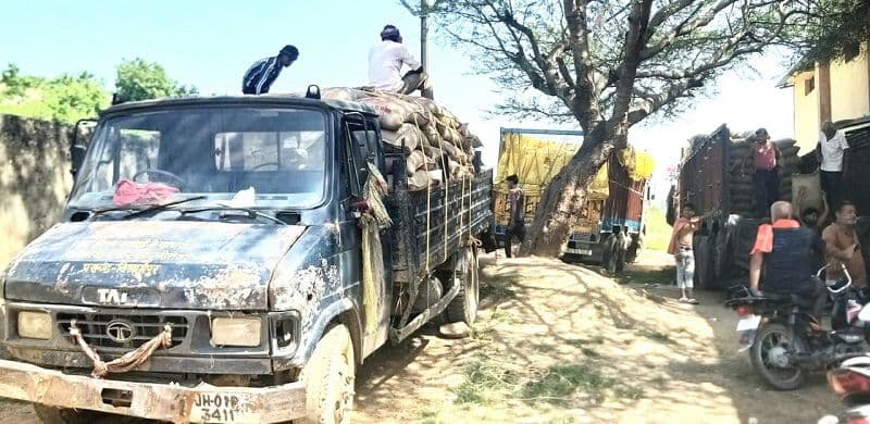 बिश्रामपुर एफसीआइ गोदाम के एजीएम की मनमानी,बगैर वजन के डीलरों को देते हैं खाद्यान्न