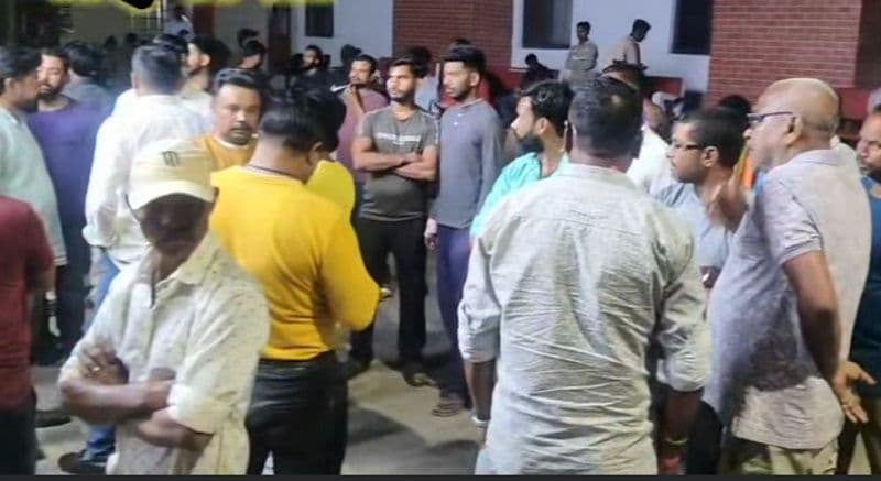 ट्यूशन से लौट रही युवती पर चाकू से हमला, गंभीर हालत में जमशेदपुर रेफर